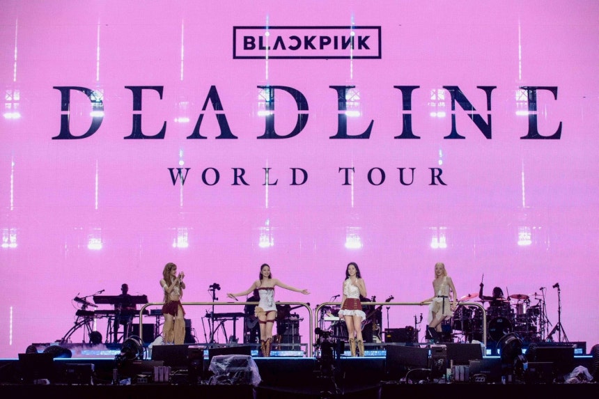 ＢＬＡＣＫＰＩＮＫの公演の様子。［写真　ＹＧエンターテインメント］