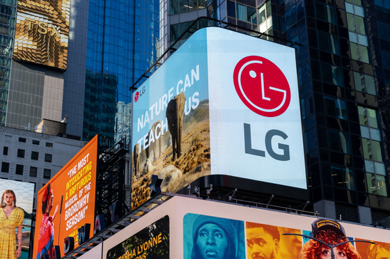 米国ニューヨーク・タイムズスクエア電光掲示板のＬＧエレクトロニクスのキャンペーン映像。［写真　ＬＧ電子］