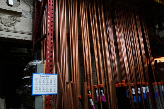 米国の商店に陳列された銅管。［写真　ＡＰ＝聯合ニュース］