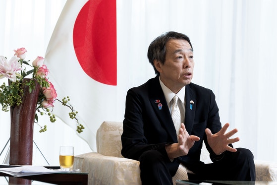 水嶋光一駐韓日本大使が１４日午前、在韓日本大使官邸で中央日報とのインタビューに応じている。チャン・ジニョン記者