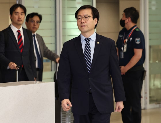 韓国産業通商資源部の呂翰九（ヨ・ハング）通商交渉本部長が１０日午後、仁川（インチョン）国際空港第２旅客ターミナルを通じてワシントンＤ．Ｃ．から帰国している。