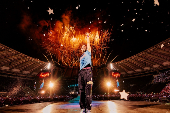 コールドプレイ（Ｃｏｌｄｐｌａｙ）のクリス・マーティン。［写真　ライブネーション］