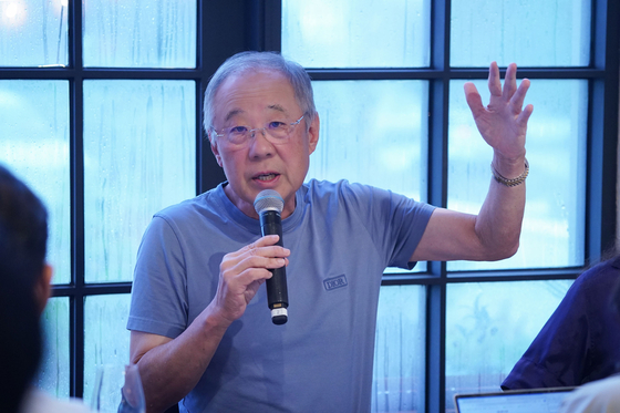 韓国経済人協会の柳津会長が１８日に済州市内で開かれた２０２５韓国経済人協会経営者済州夏季フォーラムの記者懇談会で発言している。［写真　韓国経済人協会］