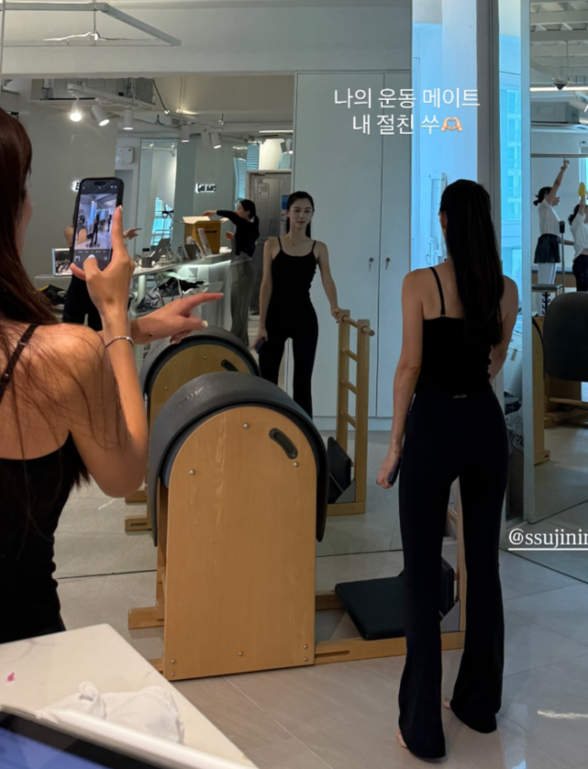 女優キム・ソンウンが公開した最近の女優パク・スジンの姿。［写真　ＳＮＳ］