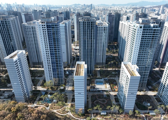 昨年１１月に入居が始まったソウル市江東区（カンドング）オリンピックパーク・フォレオン団地の様子。［写真　聯合ニュース］