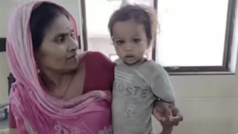 コブラを嚙み切って殺した１歳児。［ザ・タイムズ・オブ・インディア　キャプチャー］  ​
