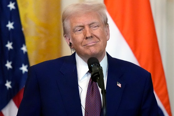 トランプ米大統領が２月にホワイトハウスで開かれたインドのモディ首相との首脳会談後に記者会見をしている。［写真　ＡＰ＝聯合ニュース］