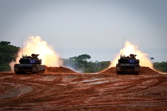 今月１０日の漢光訓練で、台湾が米国から購入したＭ１Ａ２Ｔ戦車が射撃訓練をしている。漢光訓練は中国の侵攻に対応して力量を高める目的で実施される。　［ＥＰＡ＝聯合］