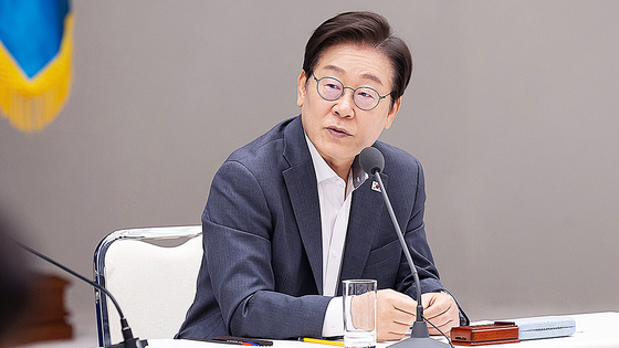 韓国の李在明（イ・ジェミョン）大統領が１日、ソウル竜山（ヨンサン）大統領室で開かれた全国市道知事懇談会で発言をしている。［写真　韓国大統領室］