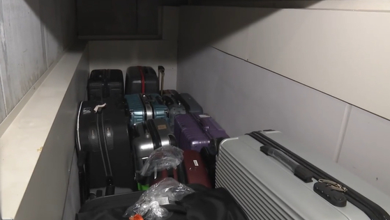  観光客が捨てていったスーツケース［ＳＢＳ　キャプチャー］