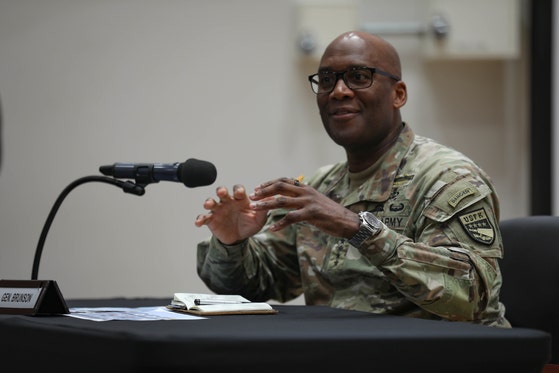 ８日、京畿道平沢のハンフリーズ米軍基地で記者懇談会を開いたジェイビア・ブランソン在韓米軍司令官　［在韓米軍司令部＝ニュース１］