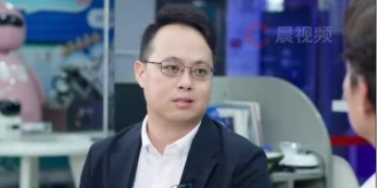 インタビュー中の張其峰氏。［写真　中国メディア「潇湘晨報」のＳＮＳ］
