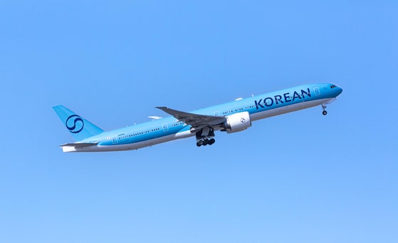 気候変動の影響で乱気流が増加している。写真は航空機で、記事の内容とは直接関係ありません。［写真　大韓航空］