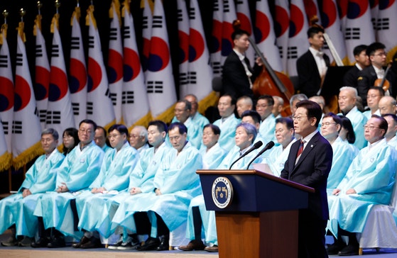 韓国の李在明（イ・ジェミョン）大統領が１５日、ソウル世宗（セジョン）文化会館で開かれた第８０周年光復節記念式典で記念演説を行っている。聯合ニュース