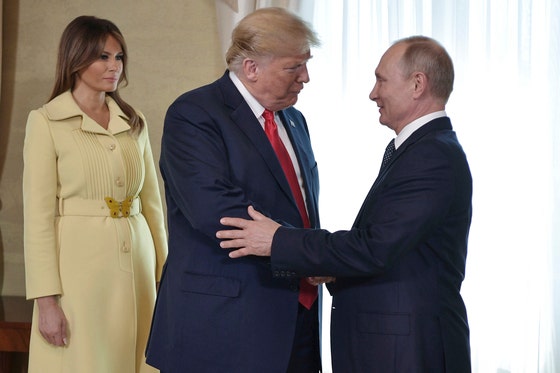 ２０１８年会談当時の米国のトランプ大統領夫妻とロシアのプーチン大統領。ＡＰ＝聯合ニュース