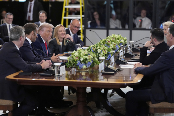   欧州首脳と会談するトランプ大統領　［ＡＰ＝聯合ニュース］