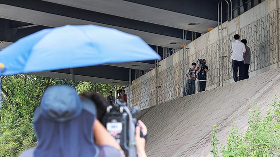 消防士Ａさんが遺体で発見された韓国京畿道始興市の高架橋の様子。［写真　ニュース１］