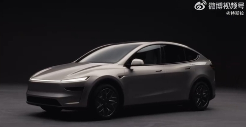 テスラの新型「モデルＹ　Ｌ」　［テスラ微博　キャプチャー］