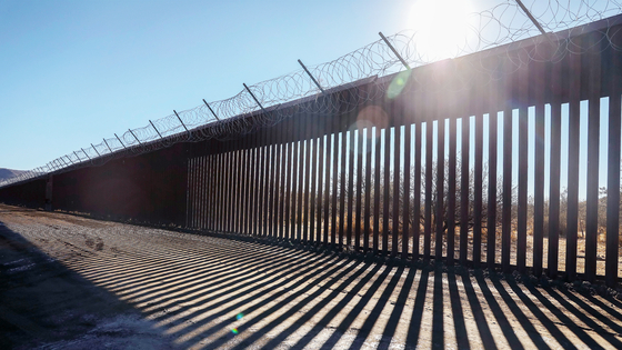 米国とメキシコの国境の壁。［写真　ＡＦＰ＝聯合ニュース］