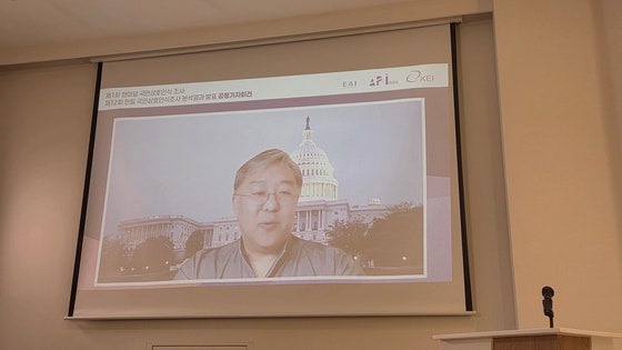 ２８日、調査結果を発表する記者会見で発言する韓国経済研究所（ＫＥＩ）のジェームズ・キム局長の様子。パク・ヒョンジュ記者