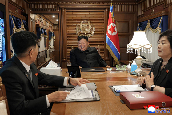 金正恩国務委員長が中国戦勝節80周年記念行事に出席するため1日に専用列車で出発したと、朝鮮中央通信が2日報じた。［朝鮮中央通信ホームページ キャプチャー 聯合ニュース］