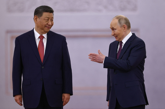 5月8日、クレムリン宮（ロシア大統領府）で会った中国の習近平国家主席とロシアのウラジーミル・プーチン大統領。［写真 聯合ニュース］