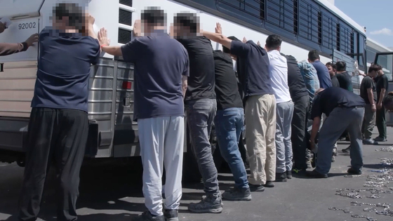 米国移民当局が公開した現代車－LGエンソル移民取り締まり現場映像 ［ICEホームページ キャプチャー］
