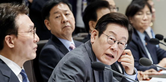 李在明大統領が9日に開かれた閣議で発言している。［写真 大統領室写真記者団］