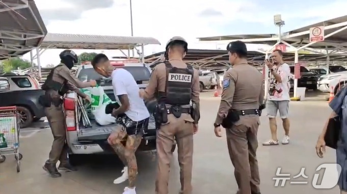  タイで英国人男性に暴行した疑いで逮捕された韓国人 ［写真 ニュース1＝カオソド キャプチャー］
