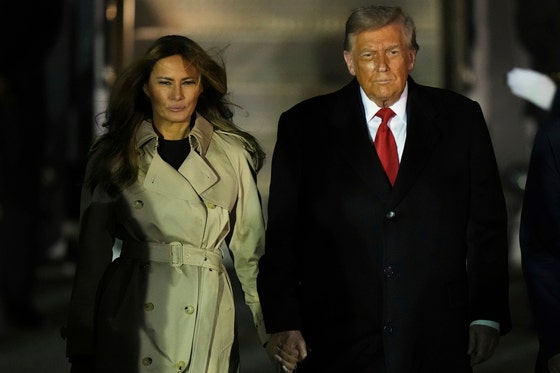 英国を国賓訪問した米国のドナルド・トランプ大統領とメラニア夫人が16日（現地時間）、ロンドン近郊のスタンステッド空港に到着している。［写真 AP＝聯合ニュース］