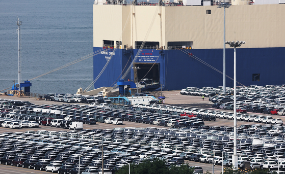 16日京畿道の平沢港に輸出用自動車が止められている。［写真 聯合ニュース］