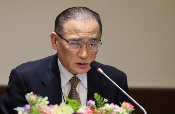17日、ソウル中区の韓国プレスセンターで開かれた韓国新聞放送編集人協会主催の招請懇談会で発言する魏聖洛（ウィ・ソンラク）国家安保室長 ［聯合ニュース］