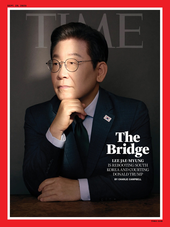 就任100日を迎えて米時事誌タイムのインタビューに応じた李在明（イ・ジェミョン）大統領の表紙が18日公開された。 ［大統領室提供＝ニュース1］
