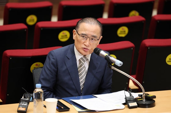 19日、大統領室で米国訪問関連のブリーフィングをする魏聖洛（ウィ・ソンラク）国家安保室長 ［写真 大統領室写真記者団］