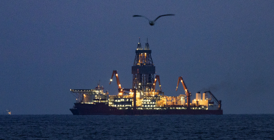 韓国石油公社は東海深海ガス田開発事業に対する投資誘致入札に複数の外資系企業が参加したと明らかにした。昨年12月30日、慶尚北道浦項市近海のシロナガスクジラと名付けられた有望構造でウェストカペラ号が探査ボーリング作業をしている。［写真 聯合ニュース］