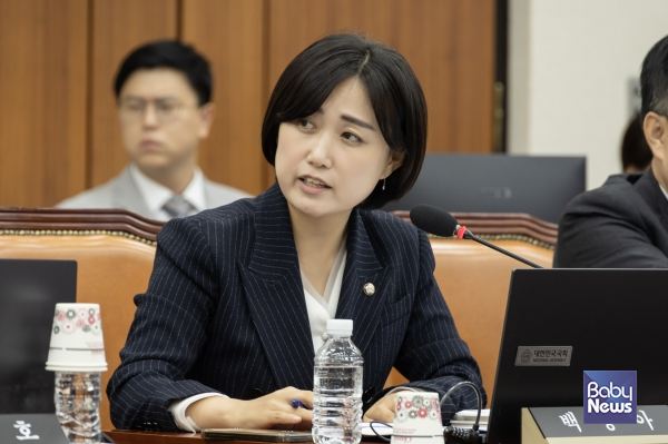 白承婀（ペク・スンア）議員 ［写真 白承婀議員室］