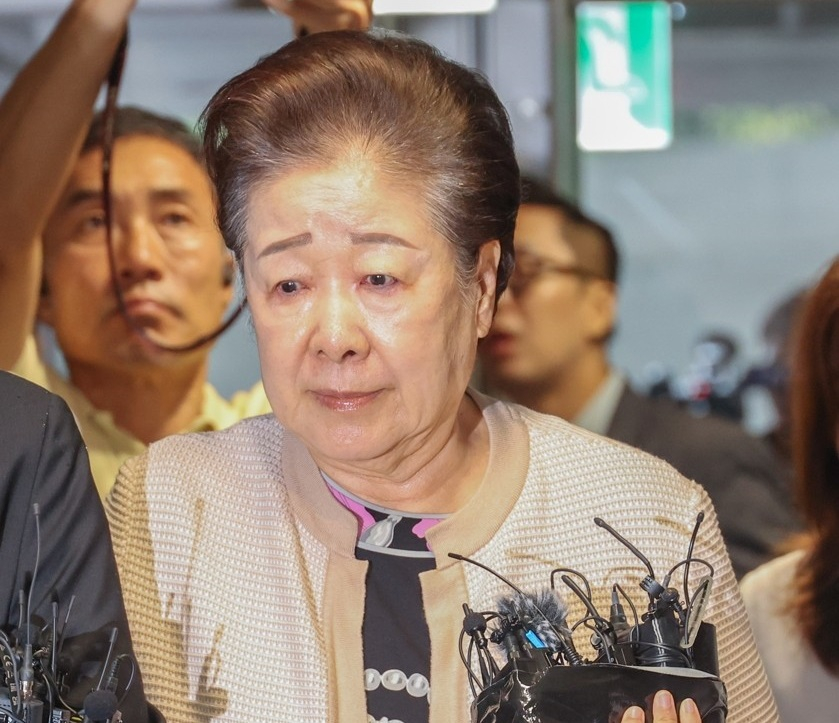 統一教の韓鶴子総裁が17日、3度の召喚拒否の末ソウルの特検チーム事務室に自主的に出頭している。［写真 聯合ニュース］