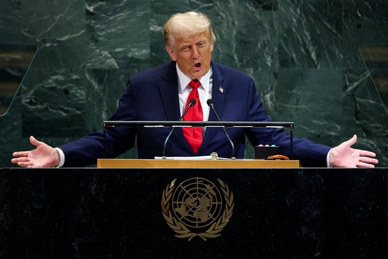 米国のドナルド・トランプ大統領が23日（現地時間）、米国ニューヨークの国連本部で開かれた第80回国連総会で演説している。［写真 ロイター＝聯合ニュース］