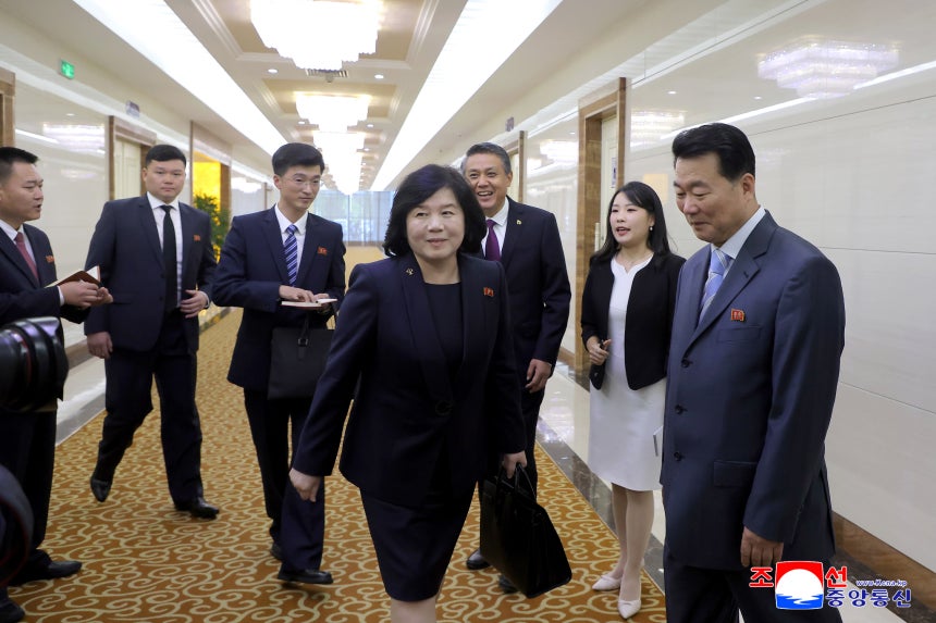 北朝鮮の崔善姫（チェ・ソンヒ）外相が中国訪問のために27日に専用機で平壌（ピョンヤン）を出発したと、朝鮮中央通信が28日報じた。 ［聯合ニュース］