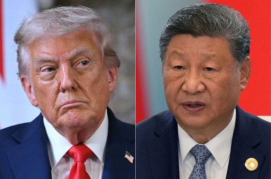 ドナルド・トランプ米国大統領（左）と習近平中国国家主席。両首脳は10月31日から11月1日まで慶州（キョンジュ）で開かれるアジア太平洋経済協力（APEC）首脳会議を契機に、二国間の首脳会談を行うとみられる。［AFP＝聯合ニュース］