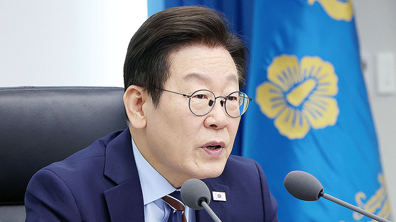 韓国の李在明（イ・ジェミョン）大統領が2日、ソウル竜山（ヨンサン）大統領執務室庁舎で開かれた第12回大統領主宰首席補佐官会議で発言している。［写真 大統領室写真記者団］