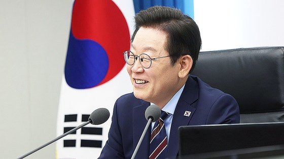 韓国の李在明（イ・ジェミョン）大統領が2日、ソウル竜山（ヨンサン）大統領執務室庁舎で開かれた第12回大統領主宰首席補佐官会議で発言している。［写真 大統領室写真記者団］