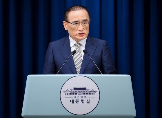 韓国の魏聖洛（ウィ・ソンラク）国家安保室長が8月29日、ソウル竜山（ヨンサン）の大統領室で、石破茂首相の訪韓に関するブリーフィングを行っている。［聯合ニュース］