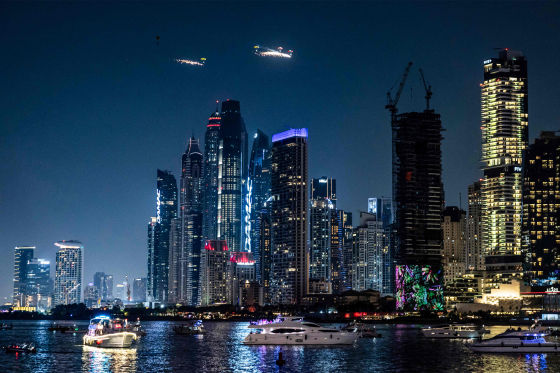 英国の投資移民コンサルティング会社「ヘンリー＆パートナーズ」は、今年9800人のミリオネアたちがアラブ首長国連邦（UAE）へ純流入すると予測した。純流入国1位だ。写真はUAE最大の都市ドバイのマリーナ周辺。［写真 ARP＝聯合ニュース］