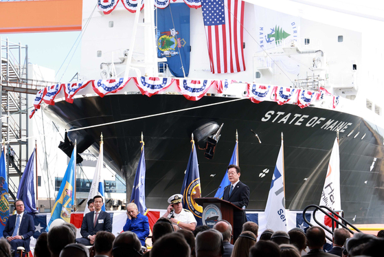 今年8月26日、米フィリー造船所で開かれた「ステート・オブ・メイン号」命名式で演説する李在明（イ・ジェミョン）大統領。この船は韓国と米国が共同で建造した。 ［中央フォト］
