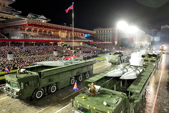 10日に公開された新型極超音速短距離弾道ミサイル（SRBM） 「火星11マ」 ［平壌労働新聞＝ニュース1］