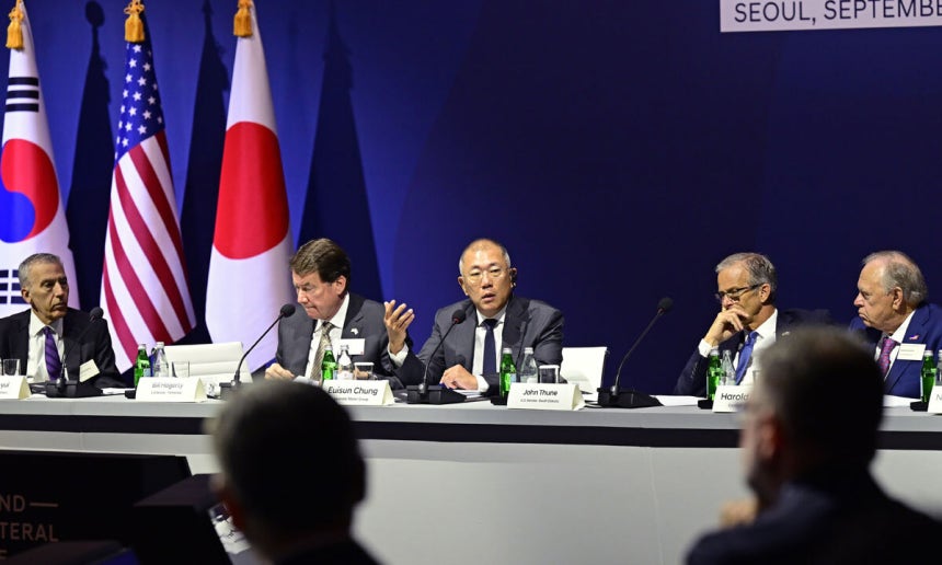  現代自動車の鄭義宣グループ会長が2024年9月4日にソウルで開かれた第2回韓米日経済対話に参加しあいさつの言葉を述べている。［写真 現代自動車グループ］