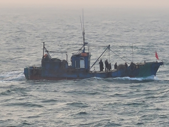 海警が3月、仁川甕津郡小青島の南西側の海域で拿捕した中国漁船 ［写真 海洋警察庁］
