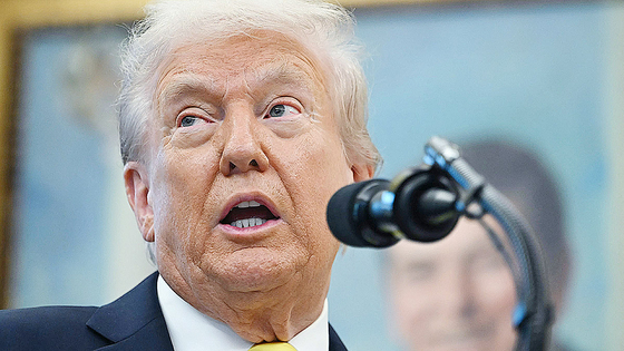 トランプ米大統領が15日にホワイトハウスで記者会見をしている。［写真 AFP＝聯合ニュース］