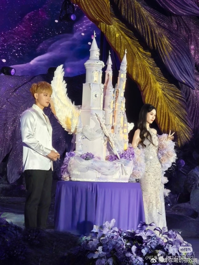   「海洋の星」コンセプトのTAOと徐芸洋の結婚式の様子。［写真 SNS］